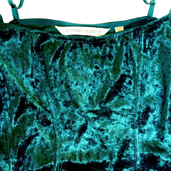 Emerald Green Crushed Velvet Cropped Camisole - Picture 3 of 4